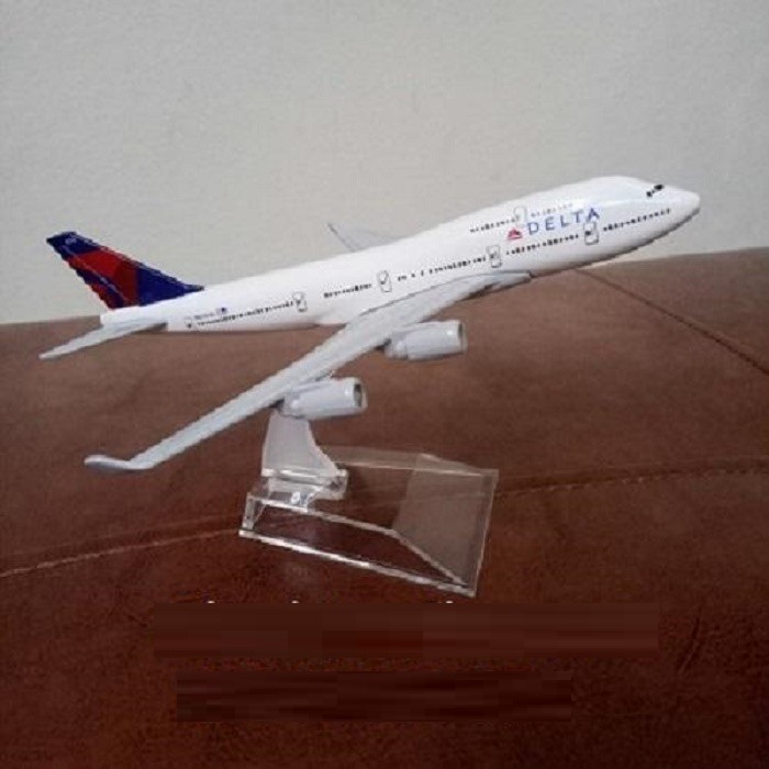 Máy bay mô hình B747 Delta 16cm