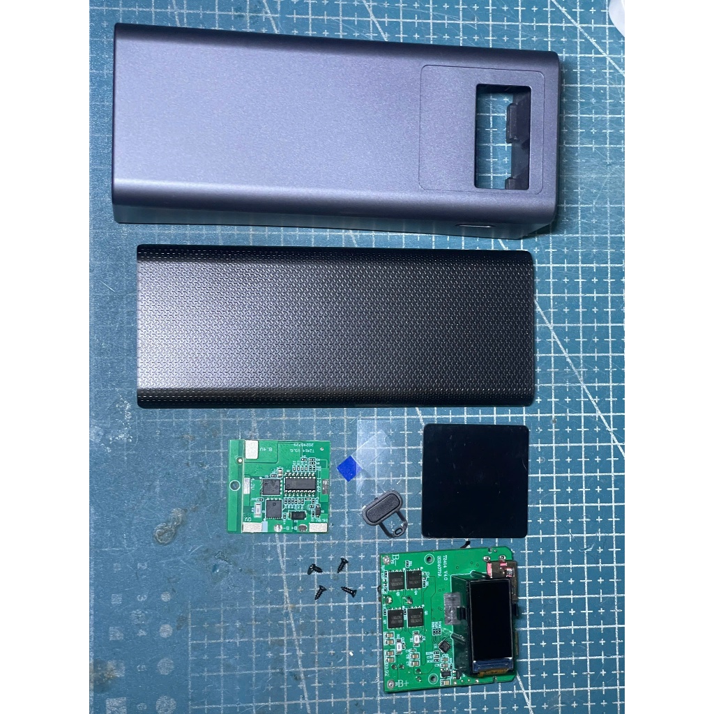 (HCM)(Không Có Pin) Box sạc dự phòng 100w Màn hình TFT hiển thị sắc nét 4 cell pin 21700