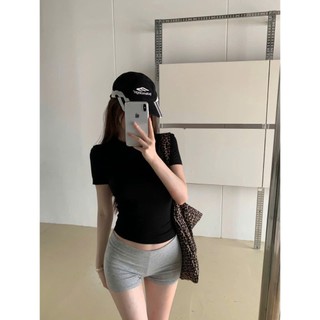 Áo thun croptop xoắn eo