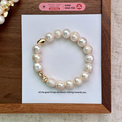 Vòng Tay Ngọc Trai 9ly Rằn Mix Charm Ngẫu Nhiên Lõi Thun Lụa Co Giãn - Ngọc Trai Trường Thịnh