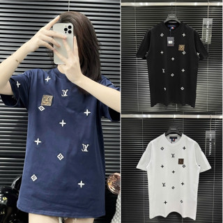 Áo Thun Nam Nữ LV Chữ Thêu Kèm Tag Logo Da Chữ Kim Loại - Áo Thun Nữ Eo Vì Cao Cấp Hot Trend