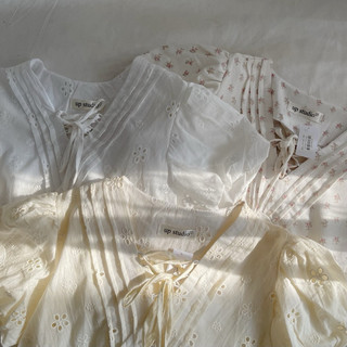 Áo babydoll tay ngắn cổ V vải linen hoạ tiết hoa nhí ulzzang