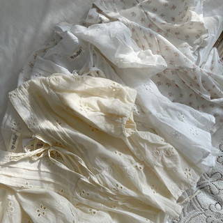 Áo babydoll tay ngắn cổ V vải linen hoạ tiết hoa nhí ulzzang