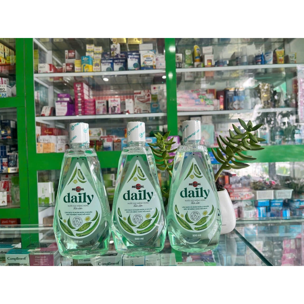 Nước súc miệng họng thảo dược MEDORAL làm sạch, ngăn ngừa vi khuẩn - chai 500ml - NT Bình An