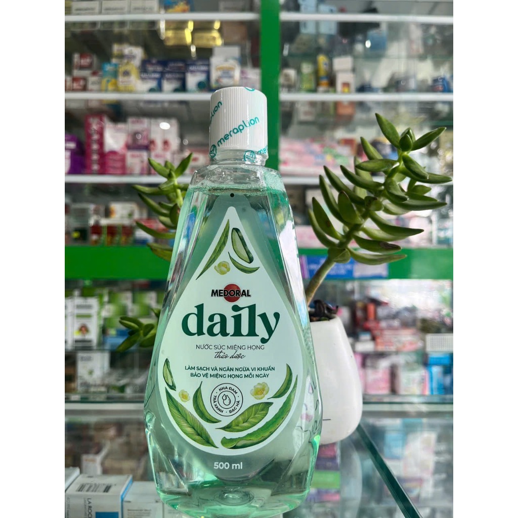 Nước súc miệng họng thảo dược MEDORAL làm sạch, ngăn ngừa vi khuẩn - chai 500ml - NT Bình An