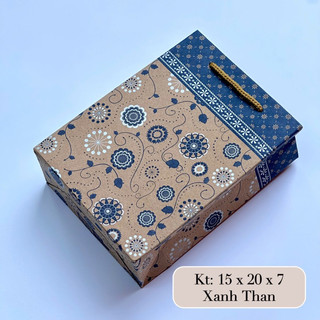Combo 50c túi giấy đựng quà tặng size 15 x 20 x 7cm.