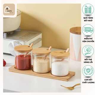  Sét 3 lọ gia vị thủy tinh kèm khay - có nắp đậy và muỗng - gỗ tre cao cấp - DOMISTORE99 