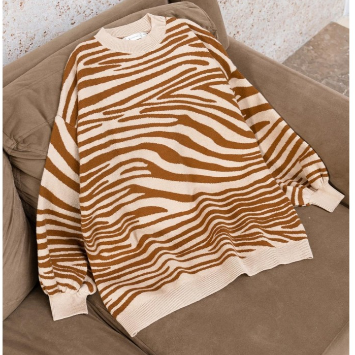 Áo Len Dáng Rộng Tay Bo Phối Màu VIEN TRAN V61W24T007