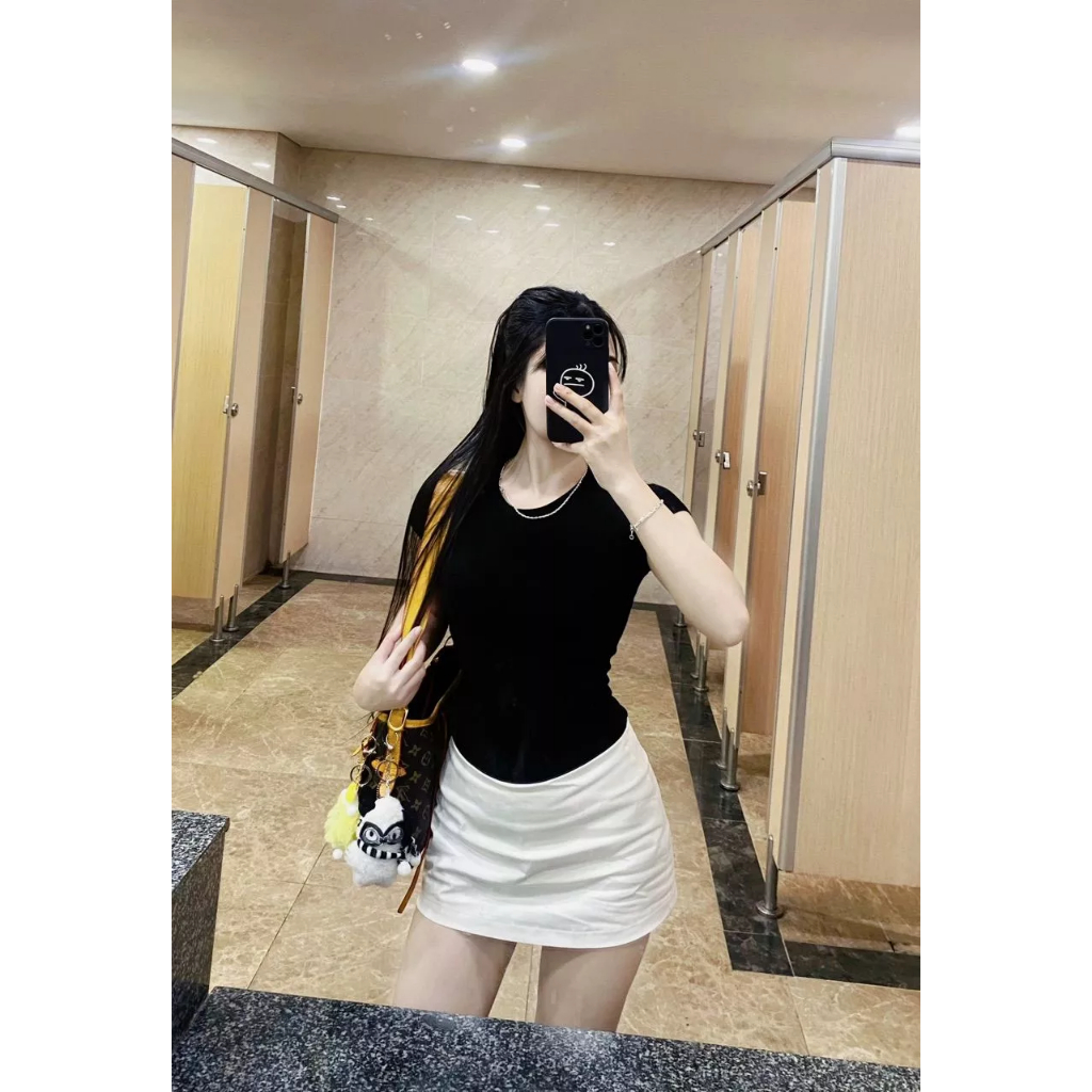 Chân váy ngắn chữ A, chân váy trơn dáng ngắn form chữ A basic | BigBuy360 - bigbuy360.vn