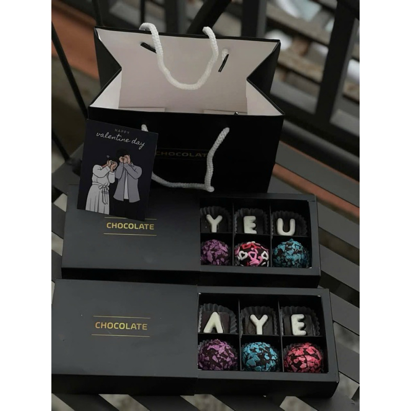 [Quà tặng 8/3 Valentine] Socola mix chữ AYE, EYA và YEU hộp đen huyền bí