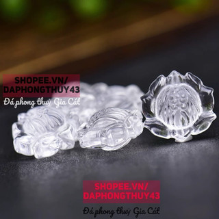 charm hoa sen thach anh trắng đeo cổ siêu xinh