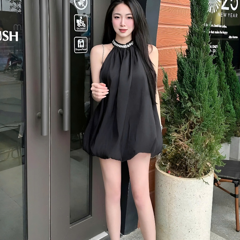 Đầm Cổ Yếm Đính Đá Sang Chảnh Chất Liệu Tơ Hàn Dáng Xuông Xoè Phồng Tặng Kèm Quần Trong | BigBuy360 - bigbuy360.vn