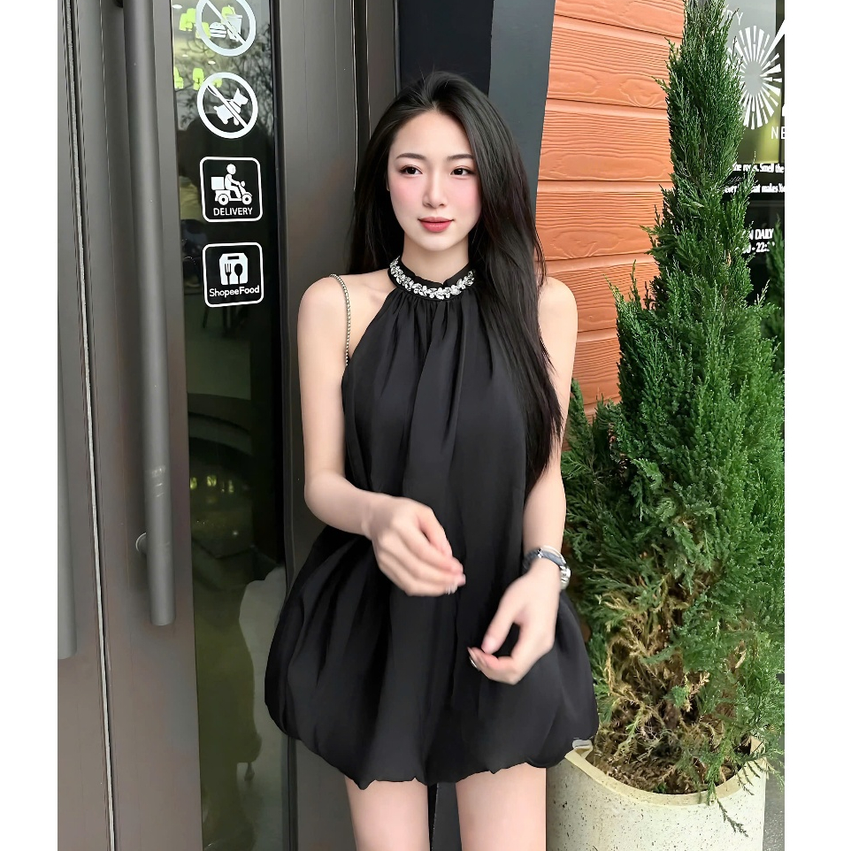 Đầm Cổ Yếm Đính Đá Sang Chảnh Chất Liệu Tơ Hàn Dáng Xuông Xoè Phồng Tặng Kèm Quần Trong | BigBuy360 - bigbuy360.vn