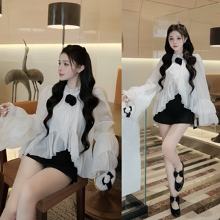 Áo Sơ Mi Tơ Óng Bánh Bèo Hoa Cổ Đen Tay Xoè