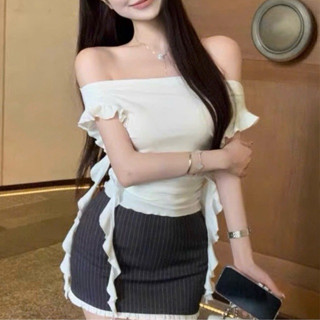 Áo croptop nữ trễ vai ôm dáng, Áo tay bèo tua rua màu đen trắng mùa hè