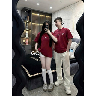 Áo Phông Nam Nữ In Chữ Gu Chì Với 2 Màu Đỏ Đô Và Trắng Siêu Xinh hOt 2025