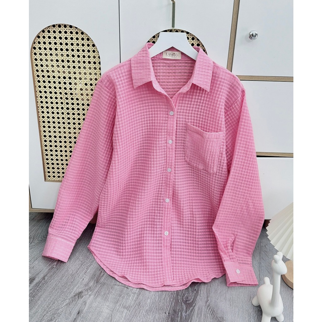 Áo sơ mi nữ thiết kế vải tơ mỏng sang trọng form rộng phối túi trẻ trung LAMO-B1129 | BigBuy360 - bigbuy360.vn