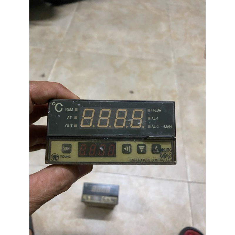 TEMPERATURE CONTROLLER  AX7 HANYOUNG 100-220v  Korea , New 90%