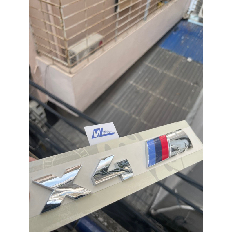 Chữ Tem xe bmw X4m màu bạc - logo x4m - biểu tượng x4m bmw