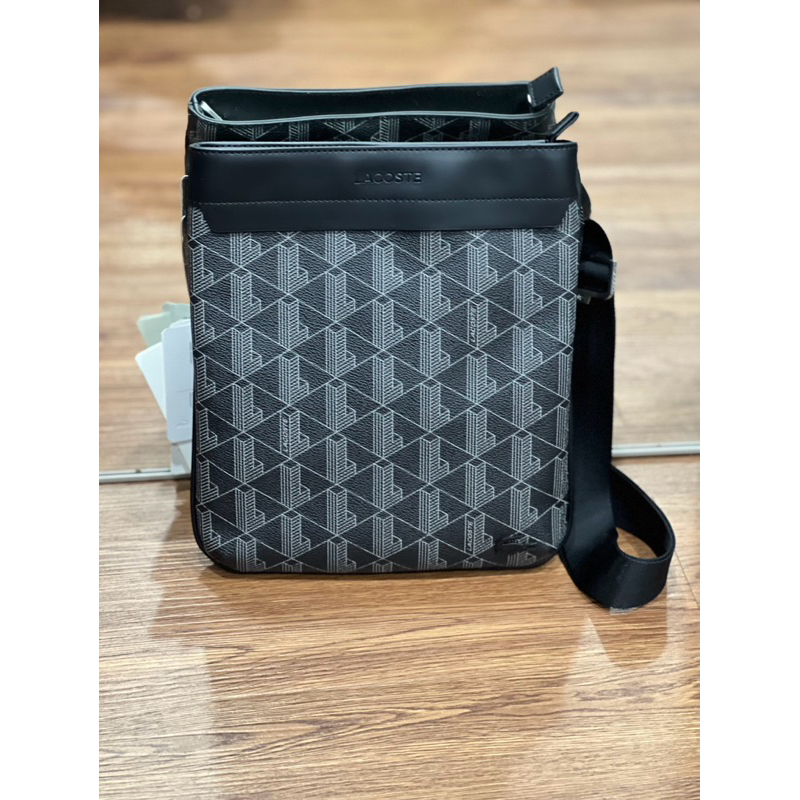 Túi Đeo Chéo Nam Lacoste Monogram Chính Hãng NH4260LX