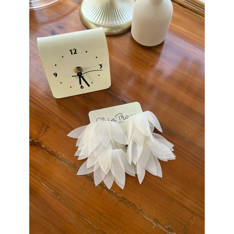 Kẹp lá phối với váy , suit by Chin.Trang