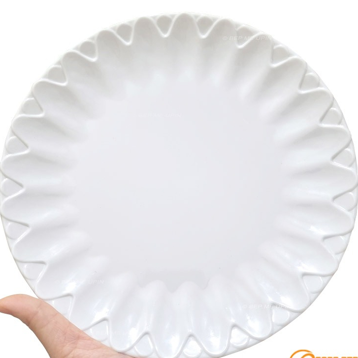 Đĩa hoa cúc nhiều cánh nhựa nhíp giả sứ bày mâm cúng thôi nôi xinh đẹp