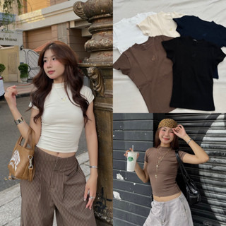 SIGNI TOP - Áo Thun Ôm DEROSE Thêu Chữ “d” Chất Liệu Thun Trơn Mịn Co Giản 4 Chiều