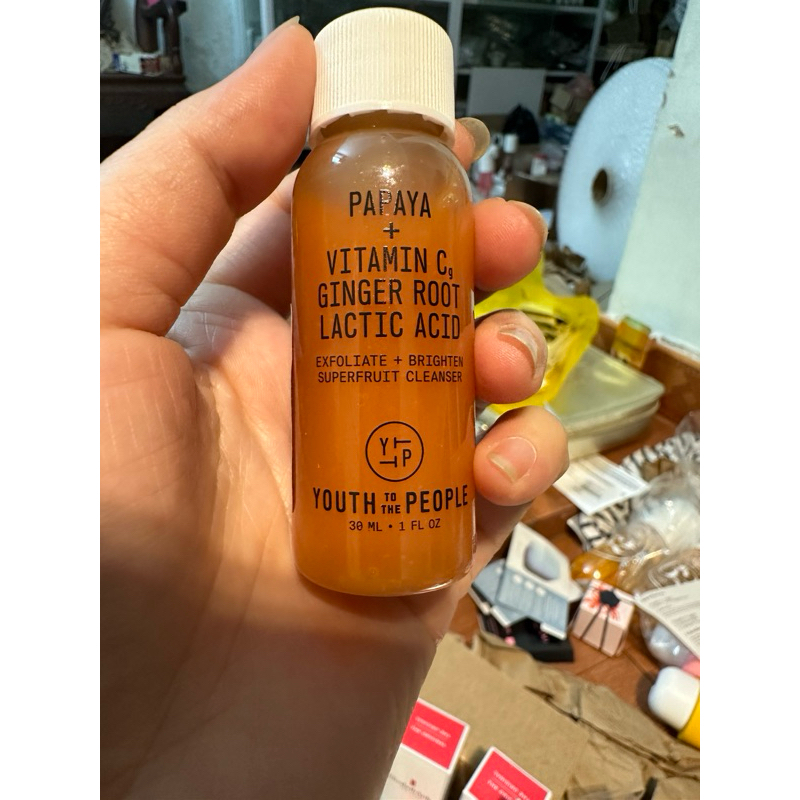 Youth To The People  Superfruit Gentle Exfoliating Cleanser with Vitamin C + Papaya