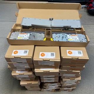 Tay nâng cánh đôi cửa tủ bếp, cửa tủ áo Blum