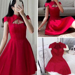 Đầm đỏ cổ tàu cutout ngực tay con mặc Tết NÀNG CLOSET