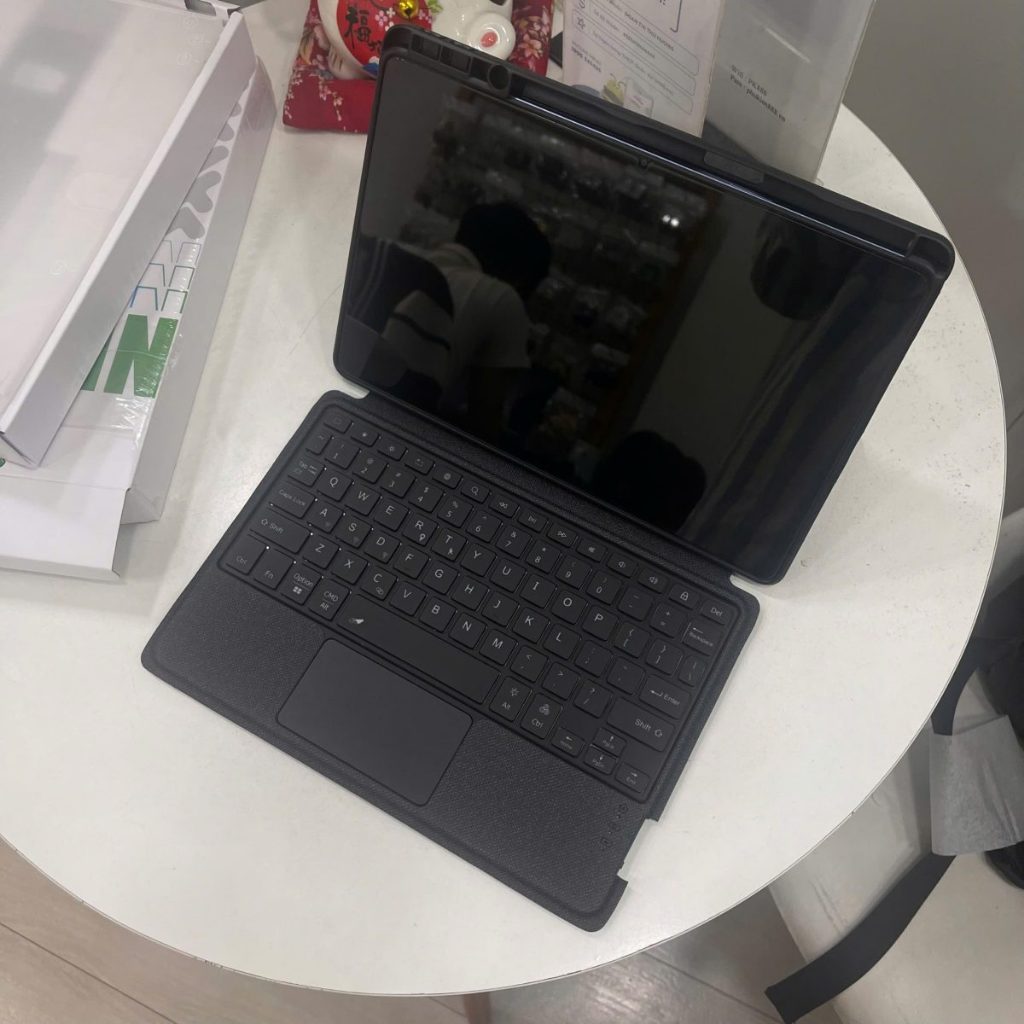 Bao da bàn phím Lenovo Tab M11 có Touchpad, giá đỡ, đèn LED, có thể tháo rời