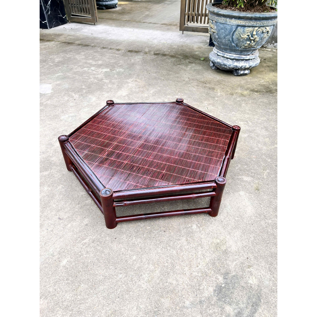 Bàn tre ngồi bệt lục giác, kích thước 75cm x 75cm x 22cm màu cánh gián