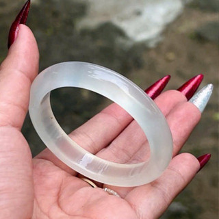 Vòng Bản Hẹ Chalcedony Bạch Nguyệt Quang trắng trong chất mịn size 50 mm đến 63mm