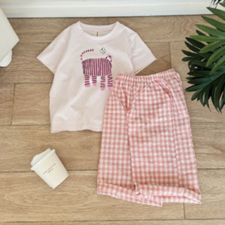 Đồ bộ bé gái tay ngắn quần dài in hình dể thương  JULYKID. Chất vải cotton 4 chiều chính phẩm mịn mát cho bé từ 12-30kg.