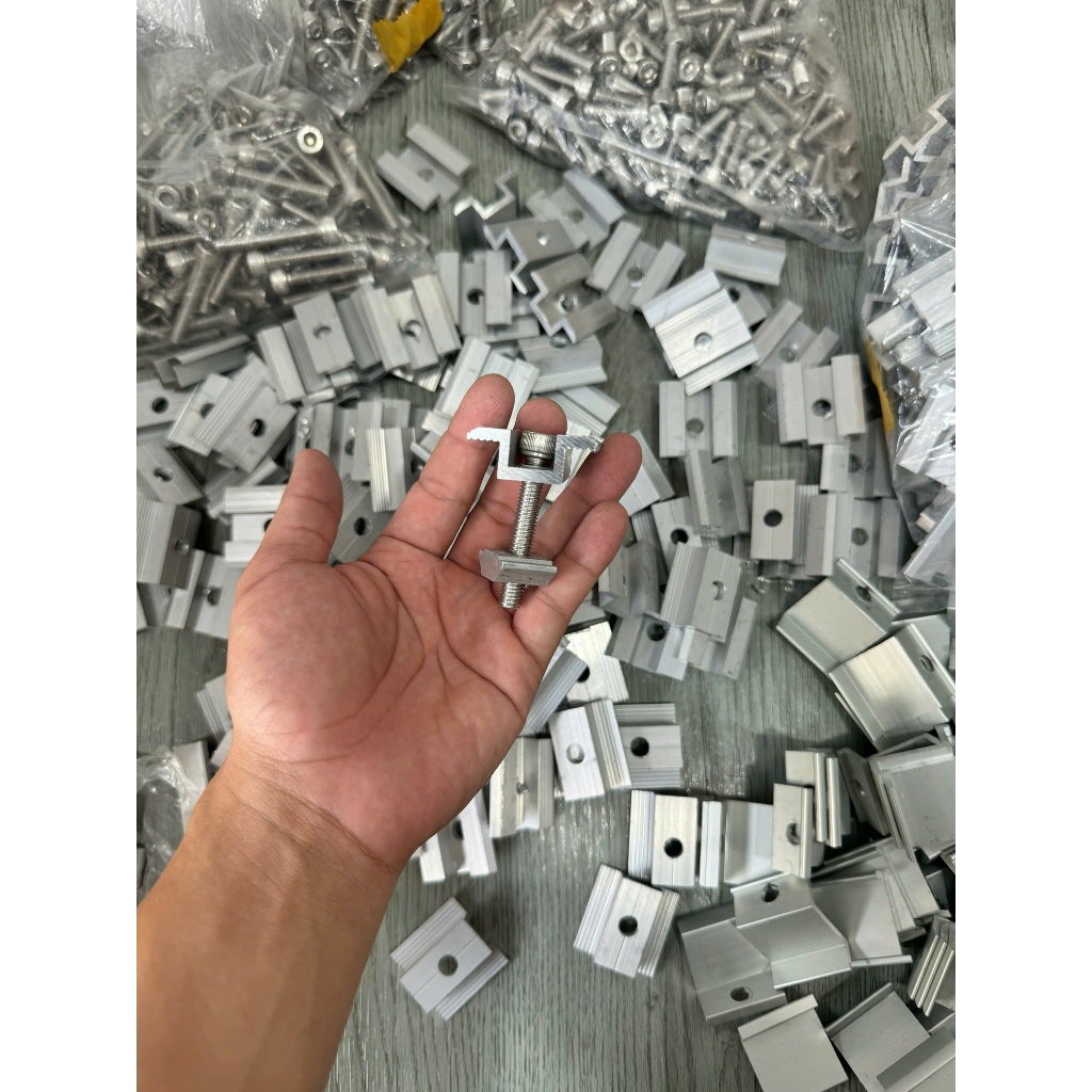Phụ Kiện Lắp Đặt Tấm Pin Năng Lượng Mặt Trời (  Thanh ray nhôm 20CM - kẹp biên - kẹp giữa )