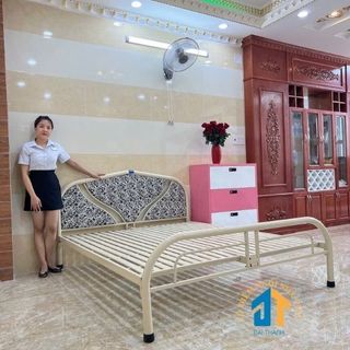 Giường sắt kiểu tròn cách điệu 1m4 dài 2m