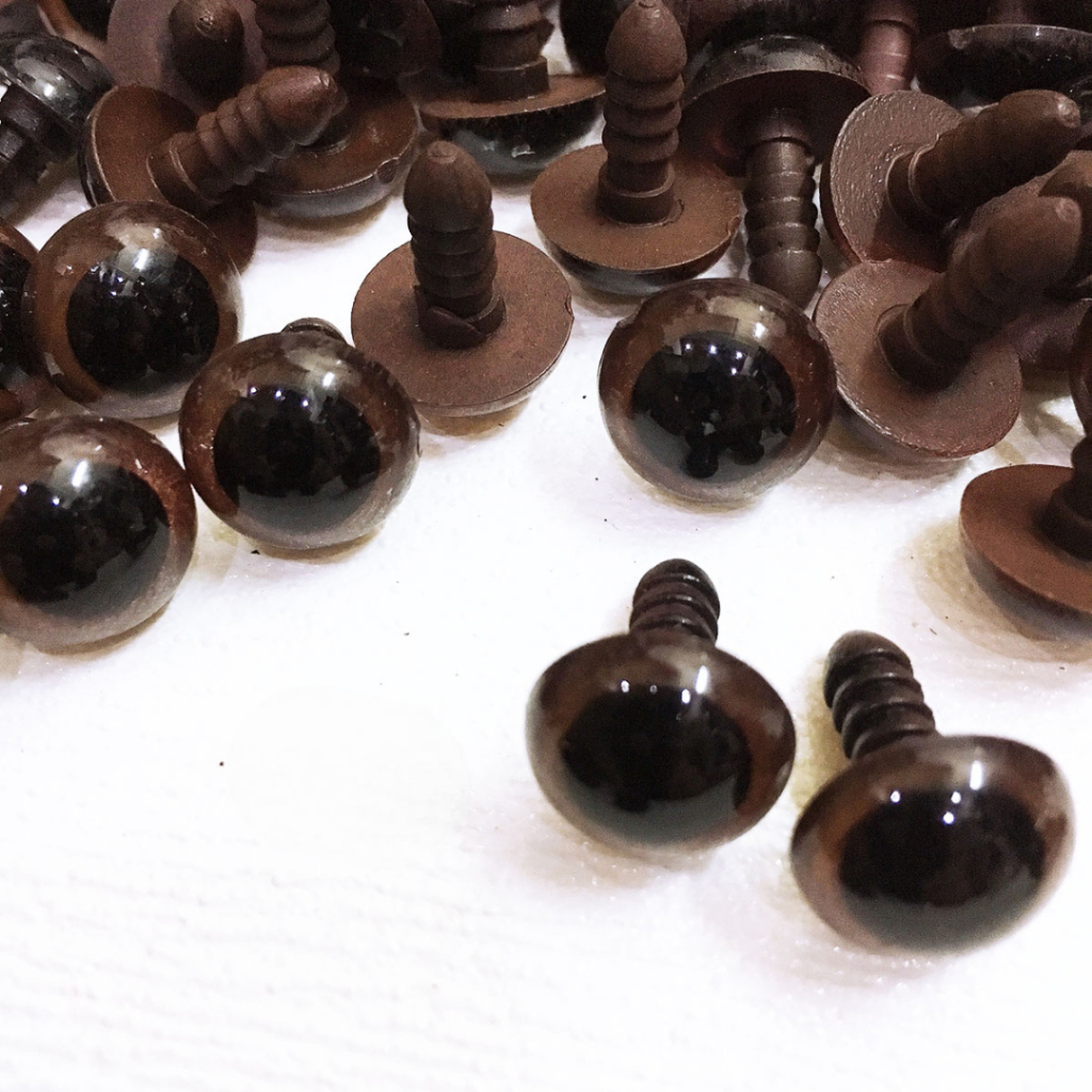 Mắt thú màu nâu có chốt an toàn cho bé ( gói 10 đôi )