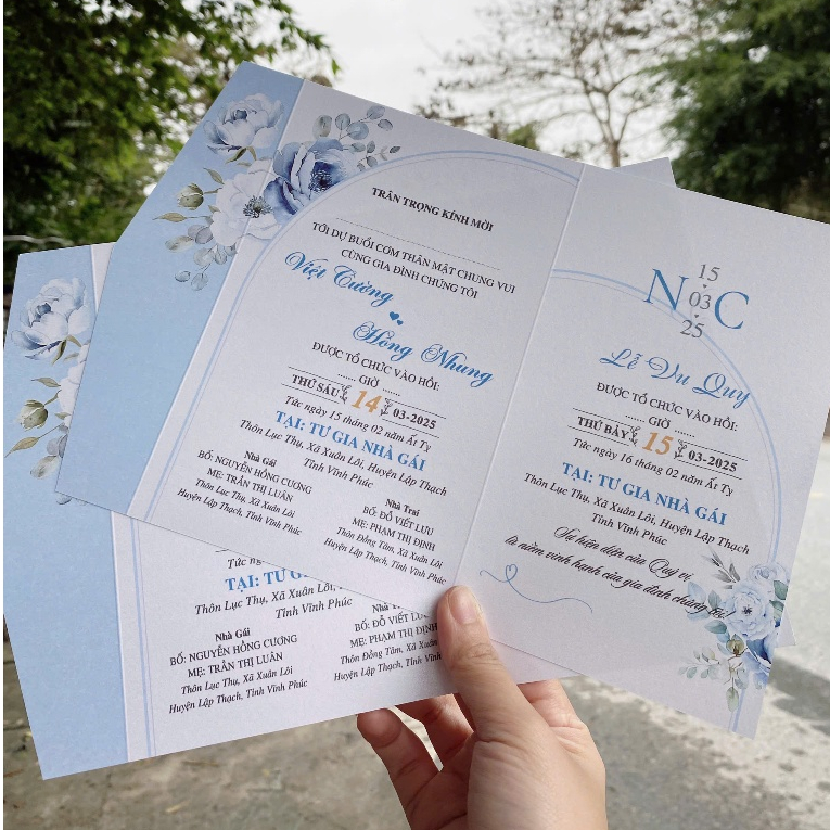 Thiệp cưới gập ba Thiệp cưới Khải Ngọc Màu xanh dương Giá hiển thị 1 tờ thiệp (không phong bì)