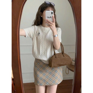 Áo len nữ, áo len cộc tay nữ thêu ngựa vặn thừng len mongtoghi ngắn tay dáng ôm vừa phong cách Hàn Quốc màu trắng đen