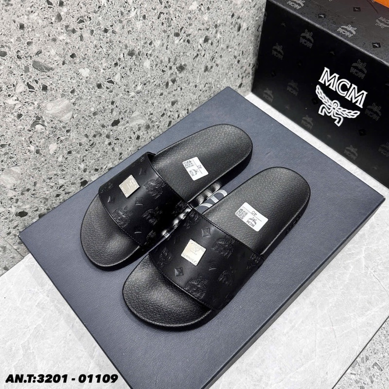 Dép quai ngang nam đính logo kim loại BT màu đen đế cao su non có hộp thời trang boy phố