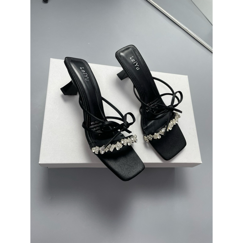 Guốc quai nơ Hot trend thời trang mùa hè 2025, dép nữ quai ngang đính đá gót 3 phân Guốc nơ