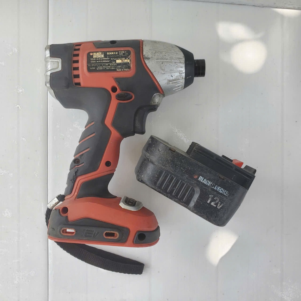 máy bắn vít BLACK&DECKER 12v [ thân máy + vỏ pin ]