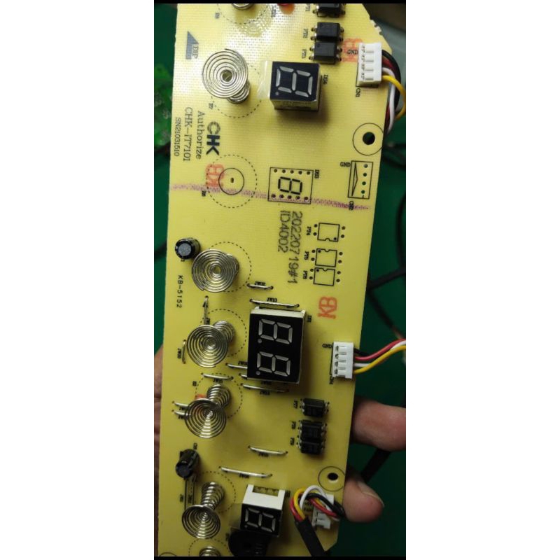 Mạch điều khiển hiển thị của bếp từ đôi Bluestone 6818 tháo bếp còn đẹp