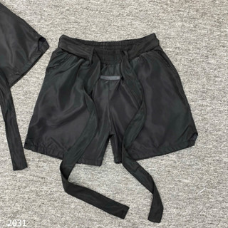 Quần short nam Essentials vải gió trơn thêu logo cao su eo mix dây đai dài QS301P