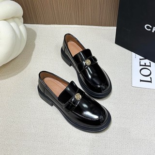 Giày Lười Nữ Loafer Kiểu Dáng Thon Chân Da Êm Mềm Thời Trang Đính Đồng Xu Hoa Trà Cao Cấp Dễ Mix Đồ Hot Trend 2025