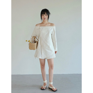 Áo linen kẻ sọc trễ vai xẻ tà | SOMS | Lines Top