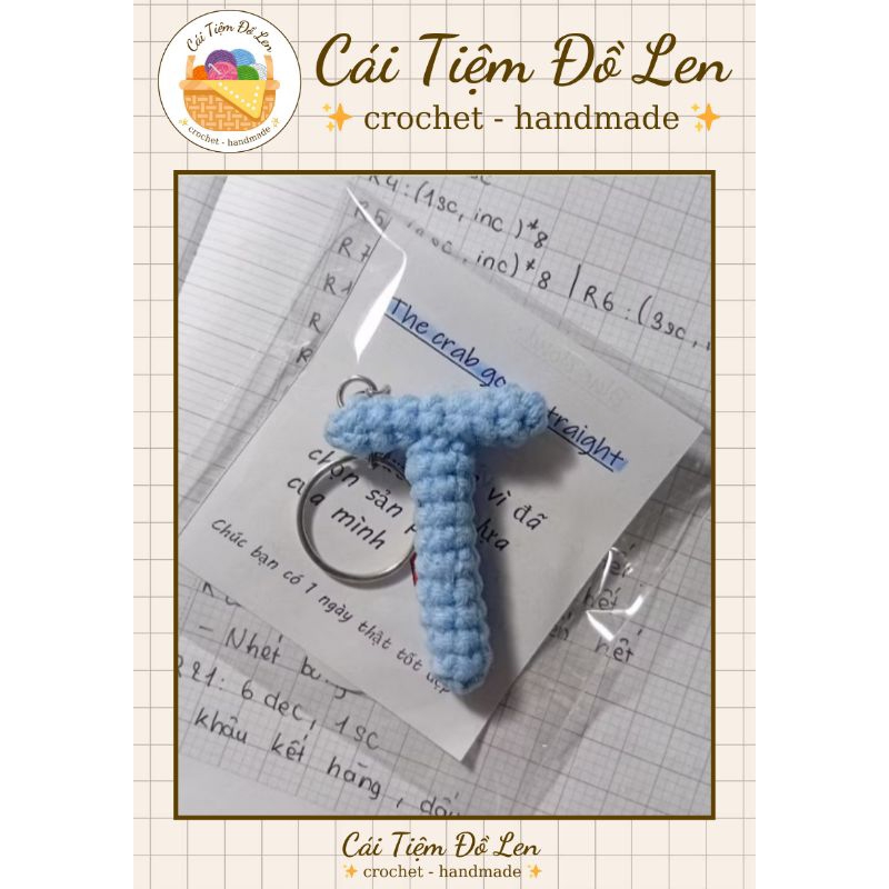 ( CÁI TIỆM ĐỒ LEN ) móc khóa chữ cái trơn theo yêu cầu bằng len handmade ( chọn màu chat với shop ).