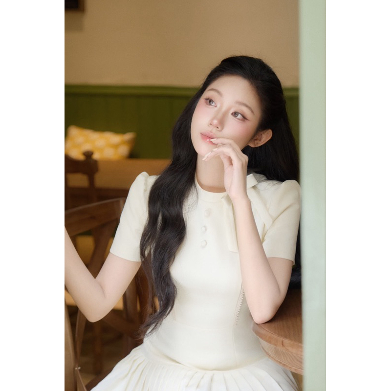 [HOẢ TỐC] CÉLESTE - Váy Đầm Tiểu Thư Xếp Ly Nhỏ Cổ Đính Nơ Lệch Vải Chéo Nhật Mềm Mie Dress | BigBuy360 - bigbuy360.vn