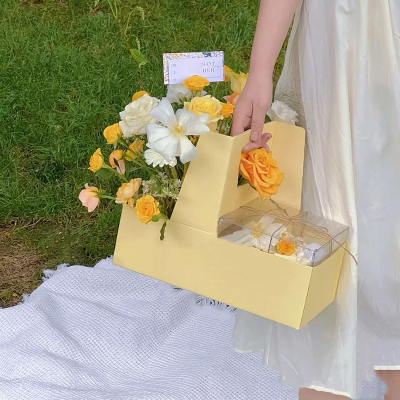 Hộp giấy 2 ngăn kèm hộp mica đựng hoa và bánh dịp lễ, hộp quà trang trí