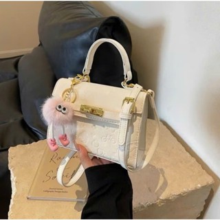 Túi xách nữ thời trang túi đeo chéo da trần nhung size 20cm tặng kèm móc bông dễ thương - HT022